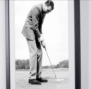  James Bond 007: Goldfinger - Sean Connery Playing Golf 