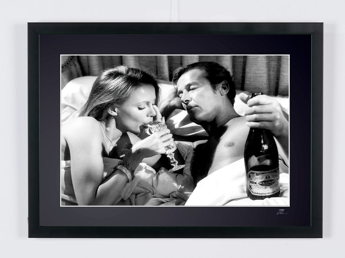 Photographie d’art de Roger Moore dans Octopussy, encadrée à la main — édition limitée de 30 exemplaires numérotés.