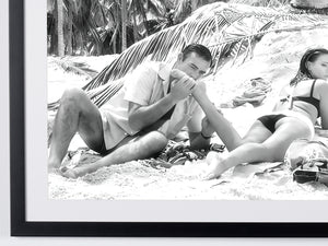  James Bond 007: Thunderball - Sean Connery and Claudine Auger on the beach 