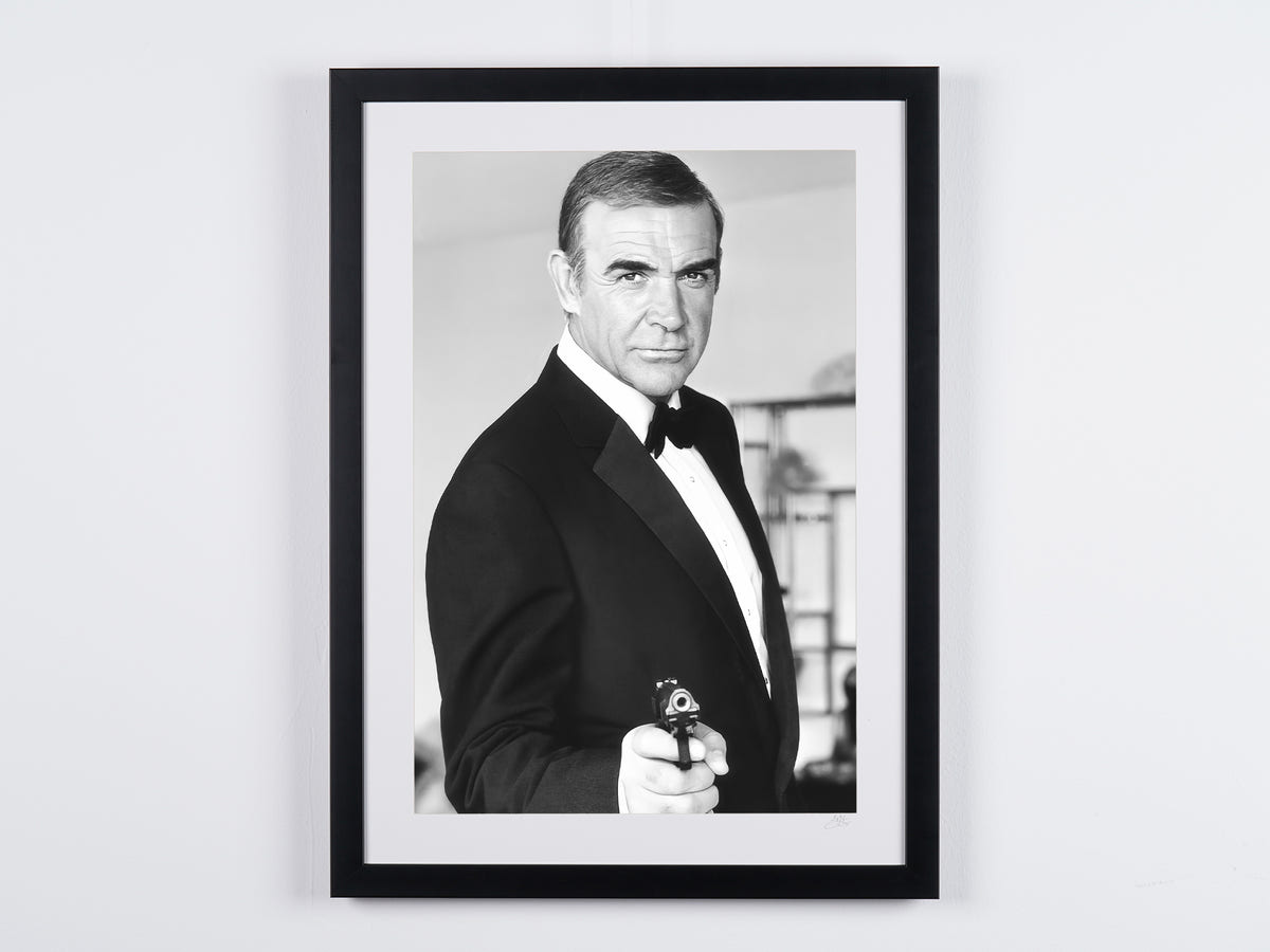 Photographie d’art de Sean Connery dans Jamais plus jamais, encadrée à la main — édition limitée de 30 exemplaires numérotés.