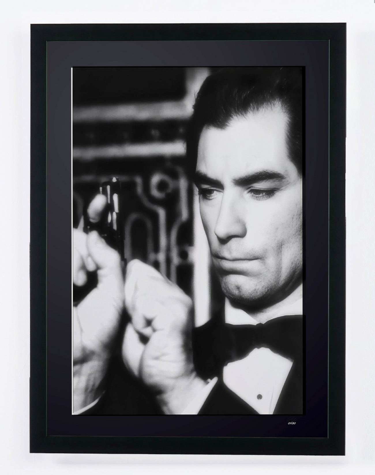 Photographie d’art de Timothy Dalton dans Licence to Kill, encadrée à la main — édition limitée de 30 exemplaires numérotés.