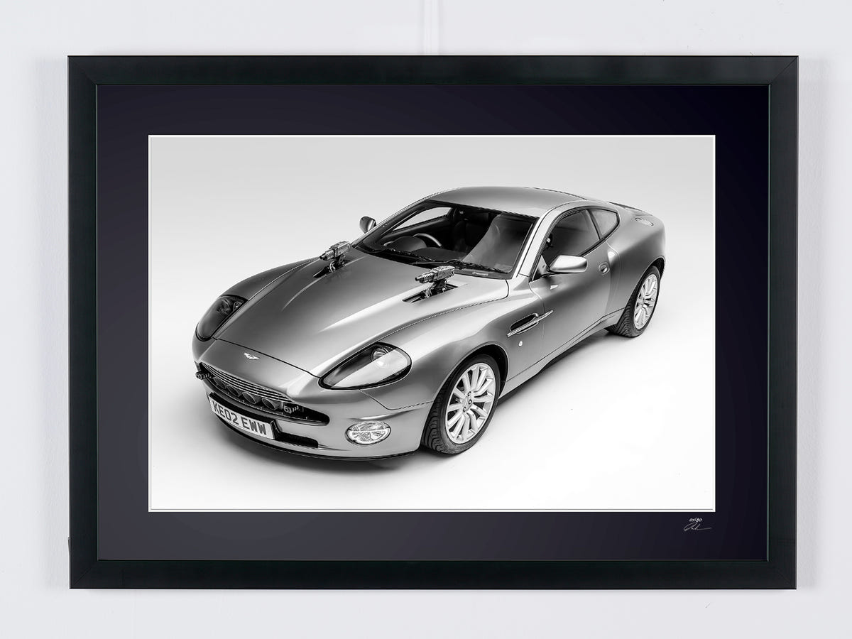 Muere otro día (2002) — Aston Martin V12 Vanquish