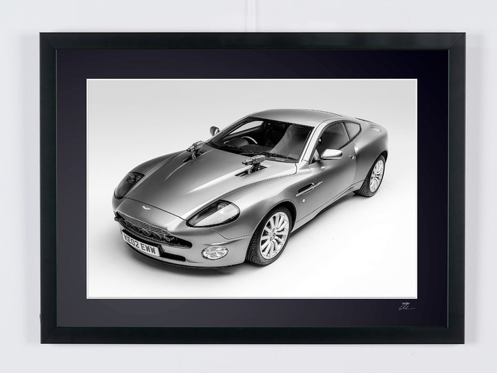 Muere otro día (2002) — Aston Martin V12 Vanquish
