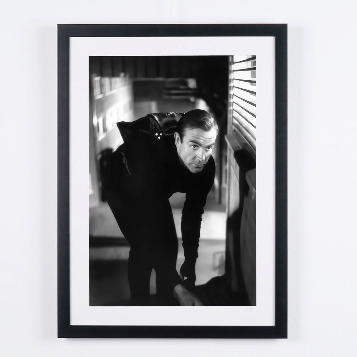 Photographie d’art de Sean Connery dans On ne vit que deux fois, encadrée à la main — édition limitée de 30 exemplaires numérotés.