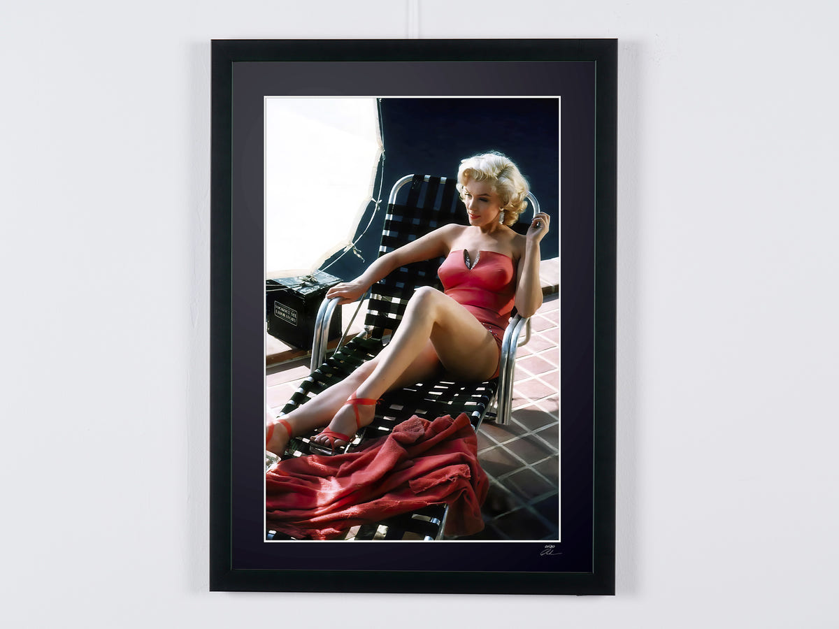 Photographie d’art de Marilyn Monroe dans Marilyn Monroe — chez elle, 1953, encadrée à la main — édition limitée de 30 exemplaires numérotés.