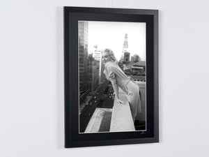 Marilyn Monroe - On the Roof NY 1955 - Photographie, Luxury Wooden Framed 70X50 cm -2 - - Original Certificate (COA), Hologram Logo Editor and QR Code