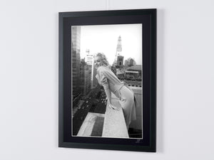 Marilyn Monroe - On the Roof NY 1955 - Photographie, Luxury Wooden Framed 70X50 cm -2 - - Original Certificate (COA), Hologram Logo Editor and QR Code