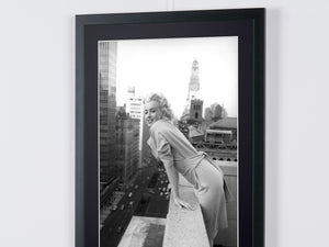 Marilyn Monroe - On the Roof NY 1955 - Photographie, Luxury Wooden Framed 70X50 cm -2 - - Original Certificate (COA), Hologram Logo Editor and QR Code