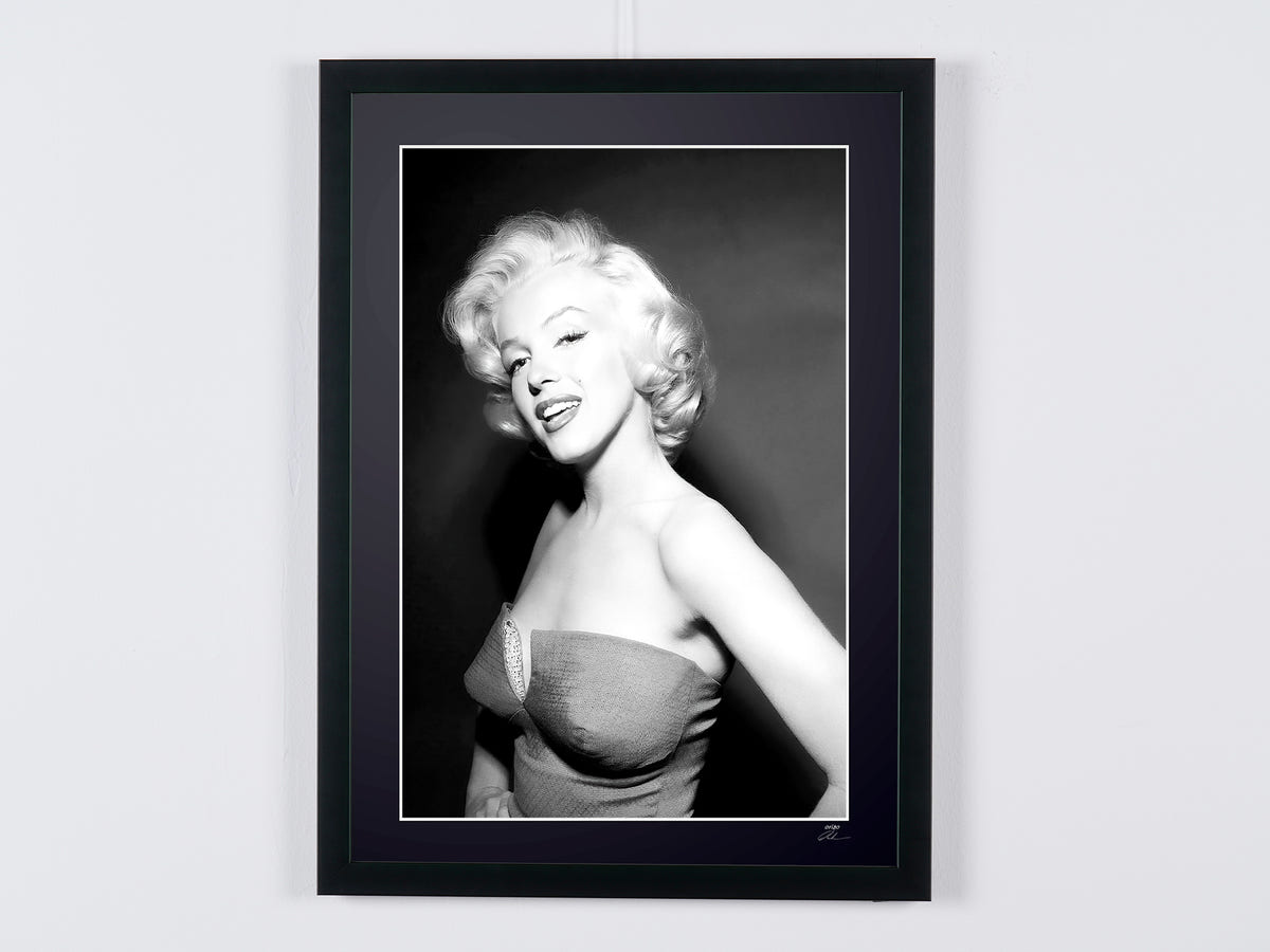 Photographie d’art de Marilyn Monroe dans Marilyn Monroe — portrait, encadrée à la main — édition limitée de 30 exemplaires numérotés.