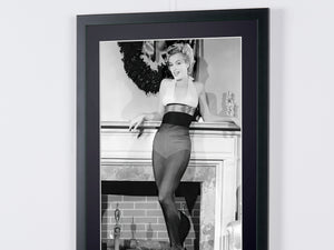  Marilyn Monroe celebrando la Navidad (años 50) - Marco de fotos - Starck Gallery
