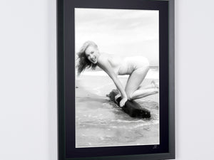  Marilyn Monroe, circa 1945 - Photo Frame - Starck Gallery