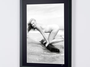  Marilyn Monroe, circa 1945 - Photo Frame - Starck Gallery