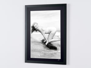  Marilyn Monroe, circa 1945 - Photo Frame - Starck Gallery