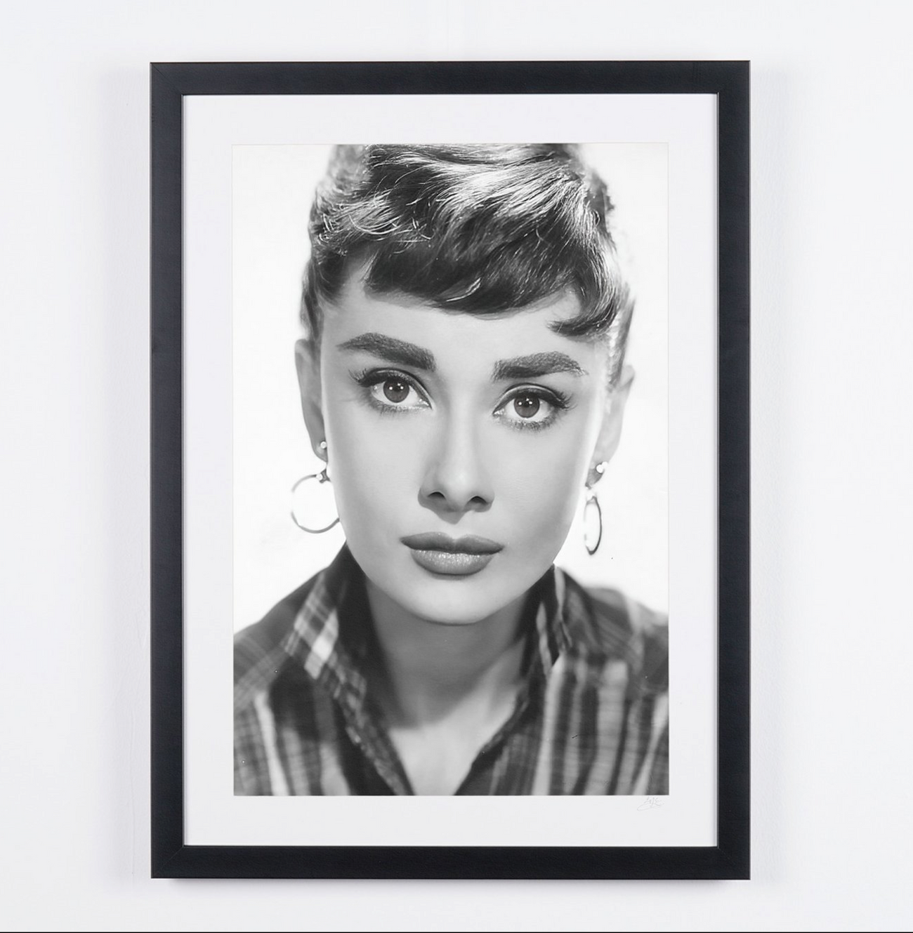 Photographie d'art de Audrey Hepburn dans Sabrina — encadrée à la main, édition limitée de 30 exemplaires numérotés.