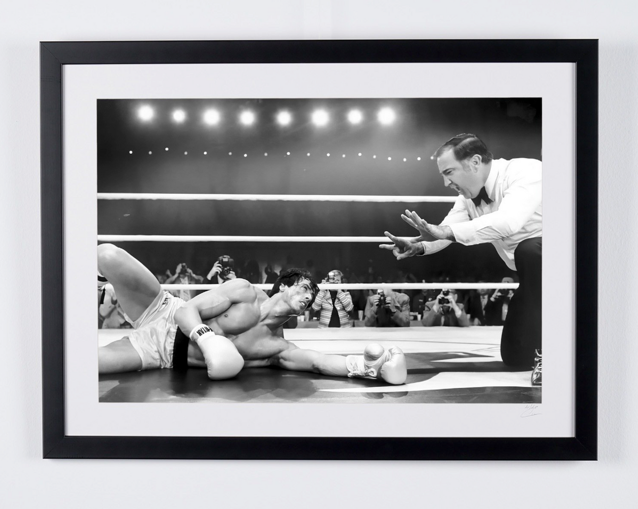 Kunstfoto van Sylvester Stallone in Rocky III, met de hand ingelijst — gelimiteerde oplage van 30 genummerde exemplaren.