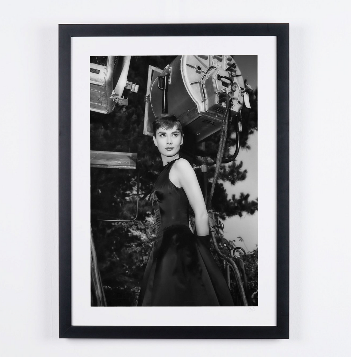 Photographie d’art de Audrey Hepburn dans Sabrina, encadrée à la main — édition limitée de 30 exemplaires numérotés.