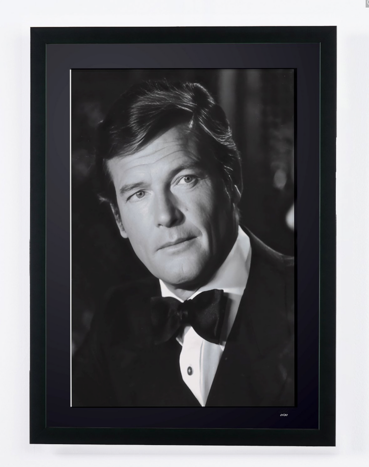 Fotografía de arte de Roger Moore en Roger Moore — James Bond — toma 2, enmarcada a mano — edición limitada de 30 ejemplares numerados.
