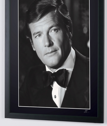 Roger Moore (8)