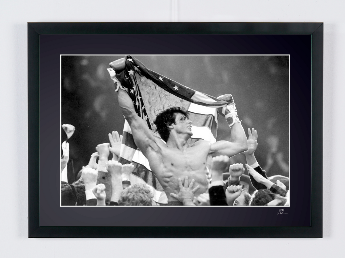 Kunstfoto van Sylvester Stallone in Rocky IV, met de hand ingelijst — gelimiteerde oplage van 30 genummerde exemplaren.