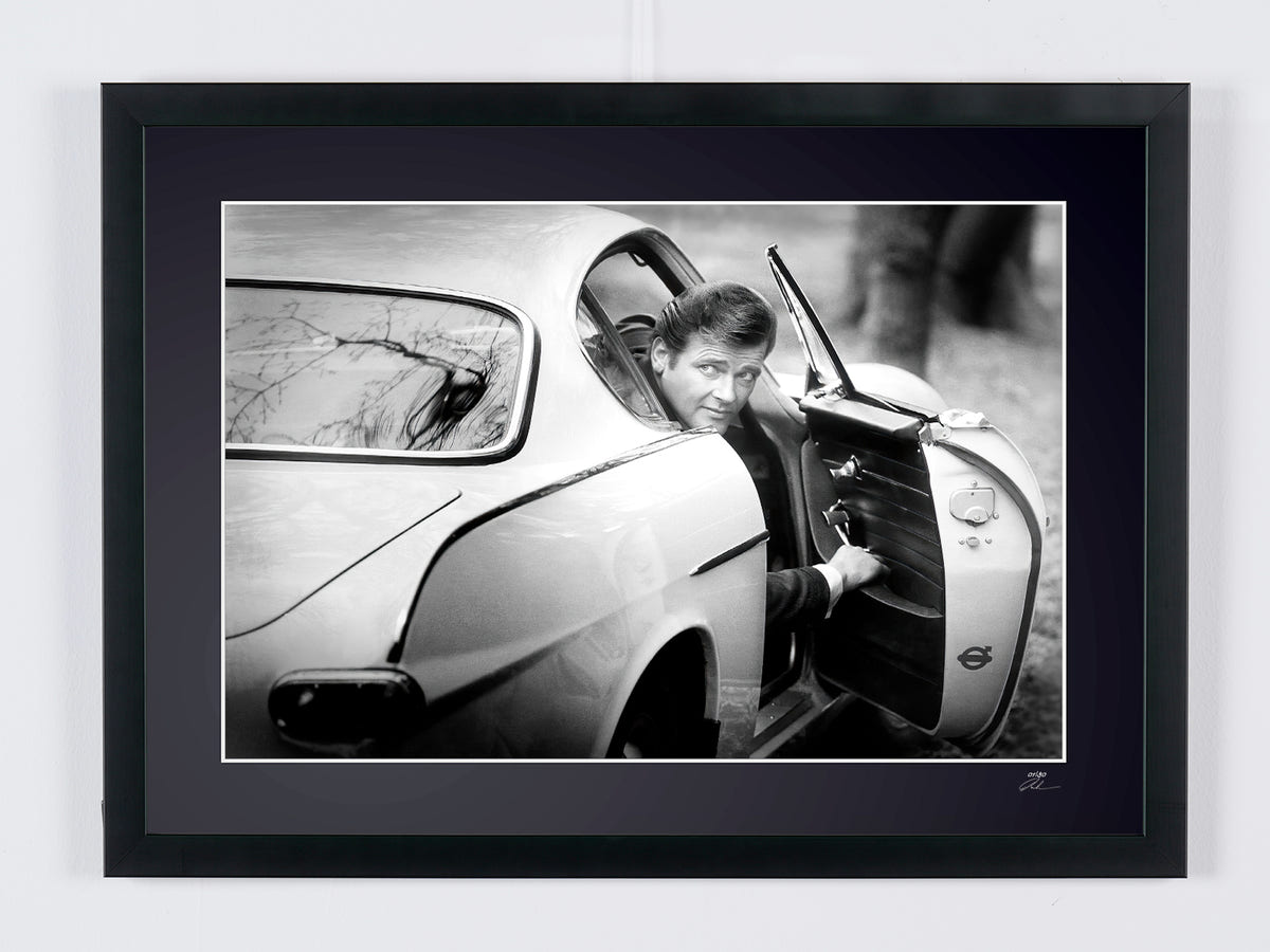 Photographie d’art de Roger Moore dans Le Saint, encadrée à la main — édition limitée de 30 exemplaires numérotés.