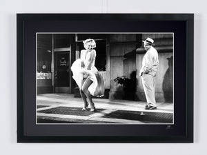 The Seven Year Itch 1955 - Marilyn Monroe y Tom Ewell — photographie de cinéma encadrée, tirage Fine Art