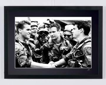 Top Gun (1986) - Tom Cruise (Maverick) & Val Kilmer (Iceman), poignée de main