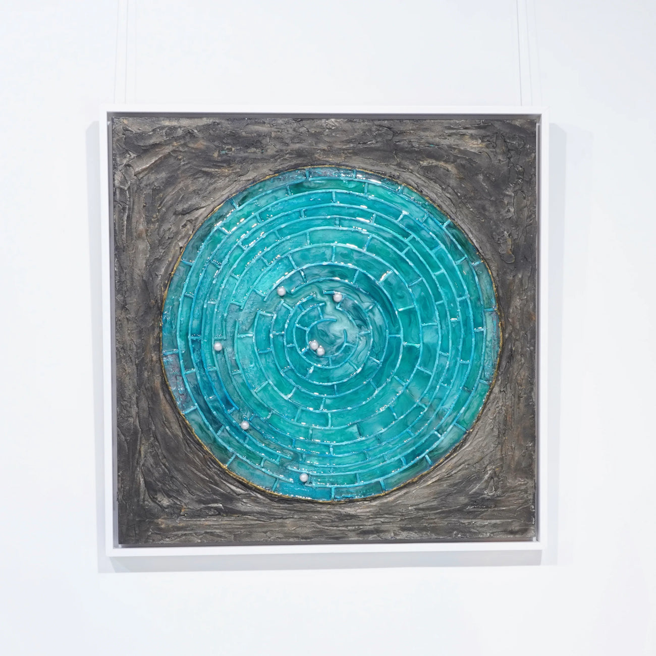 Obra de arte original de Elvira López — 101 x 101 cm. Pieza única (1/1), firmada y con certificado de autenticidad. Enmarcada.
