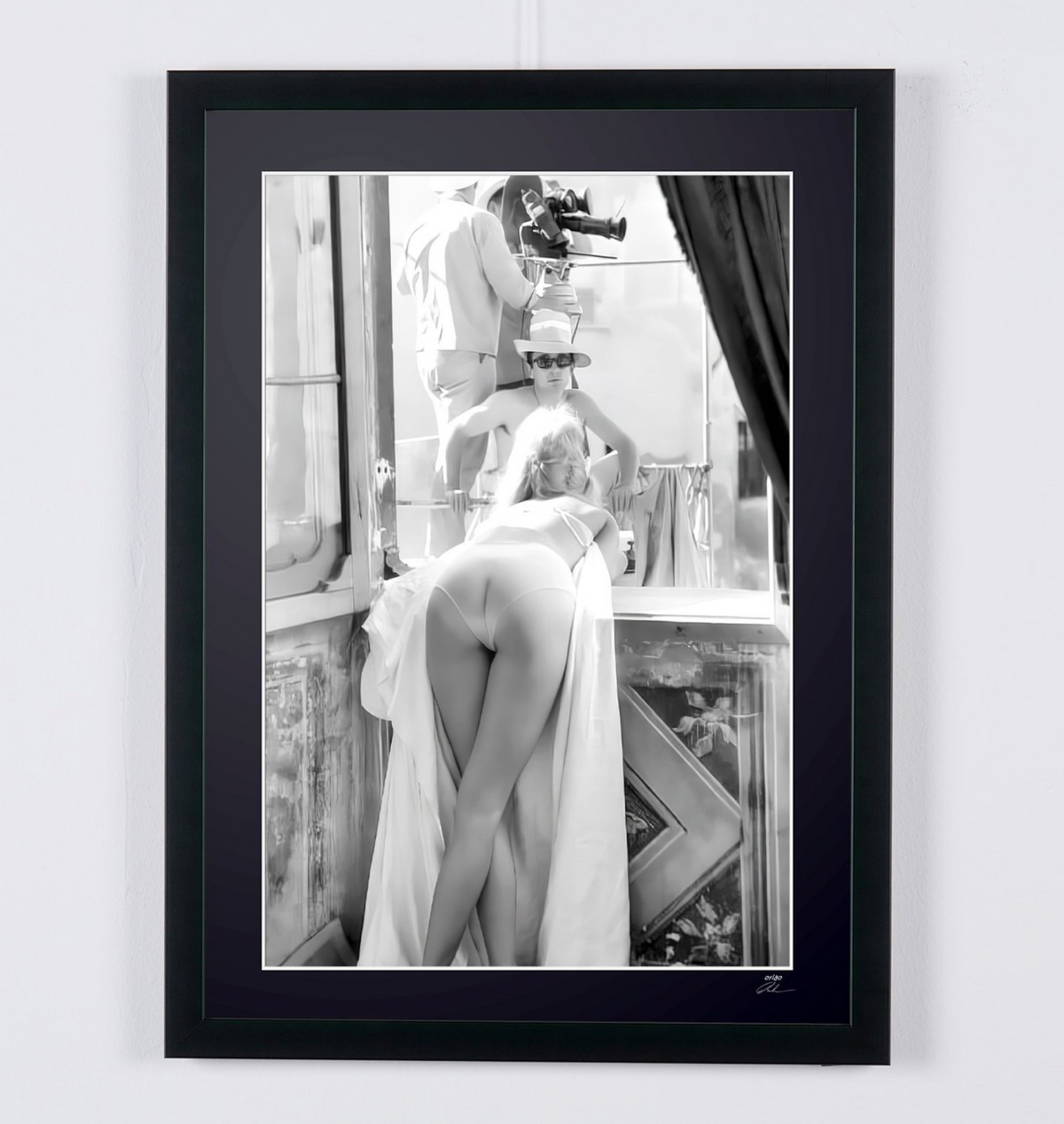 Fotografía de arte de Brigitte Bardot en Vie privée, enmarcada a mano — edición limitada de 30 ejemplares numerados.