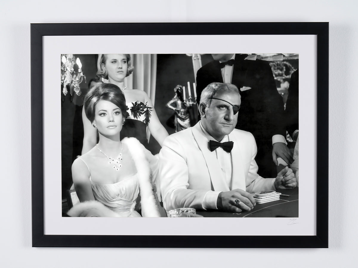 James Bond - Operación Trueno - Adolfo Celi & Claudine Auger — fotografía de cine enmarcada, impresión Fine Art