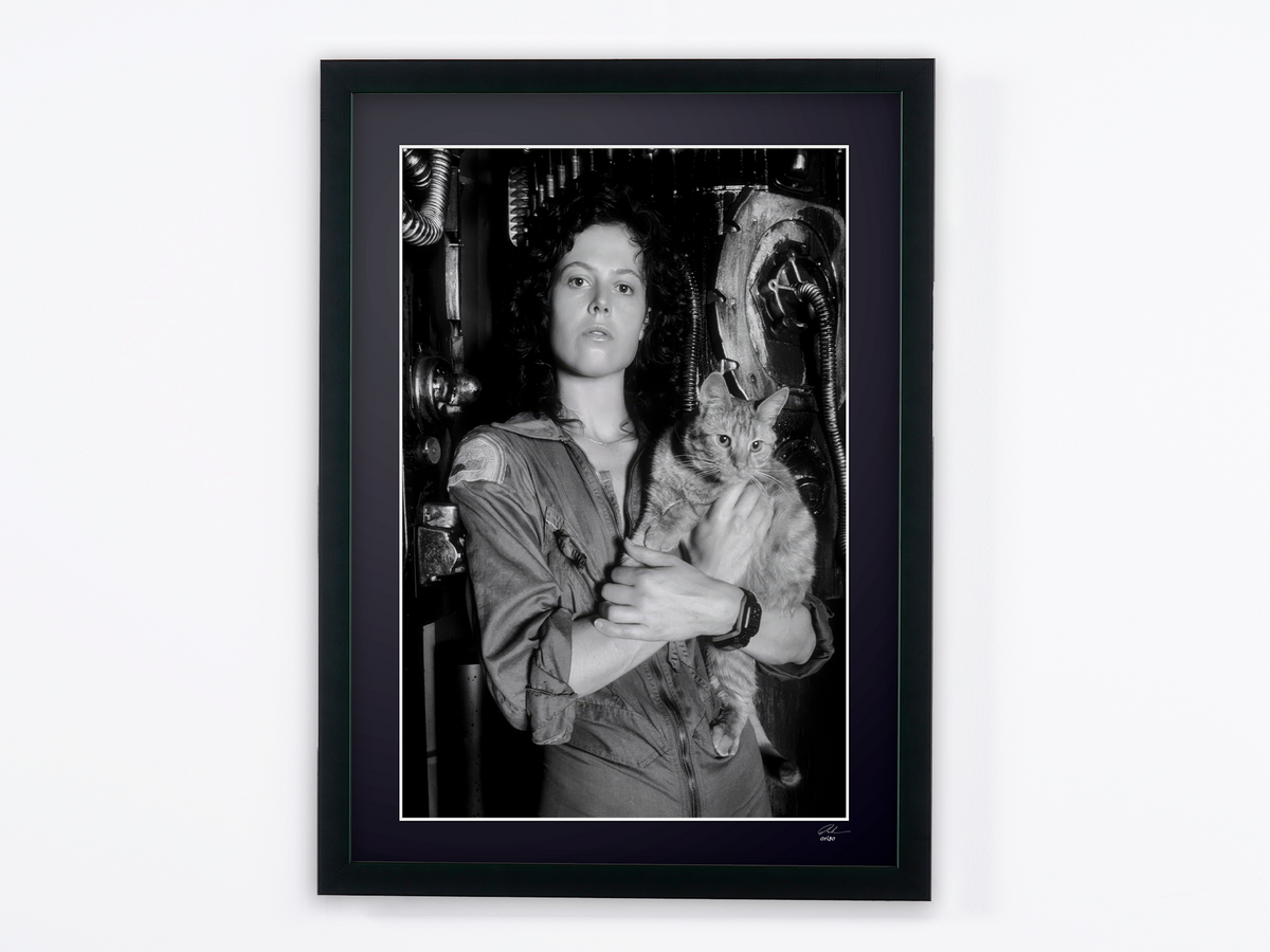 Fine art photograph of Sigourney Weaver in Alien, le huitième passager, hand-framed — limited edition of 30 numbered prints.