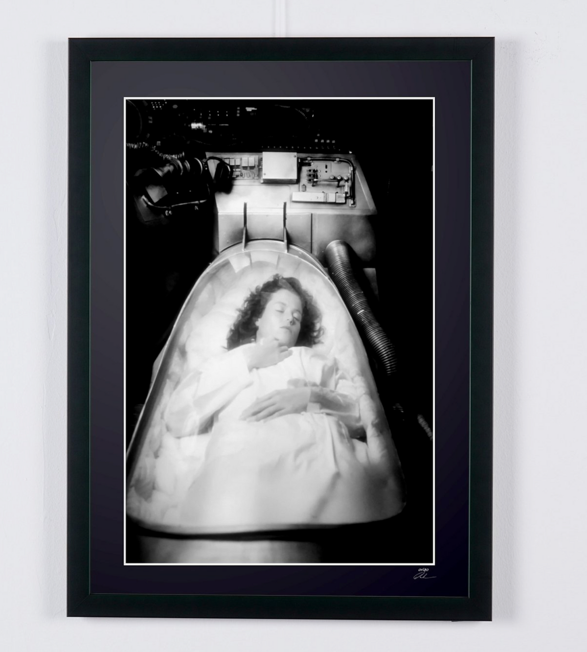 Fine art photograph of Sigourney Weaver in Alien, le huitième passager, hand-framed — limited edition of 30 numbered prints.