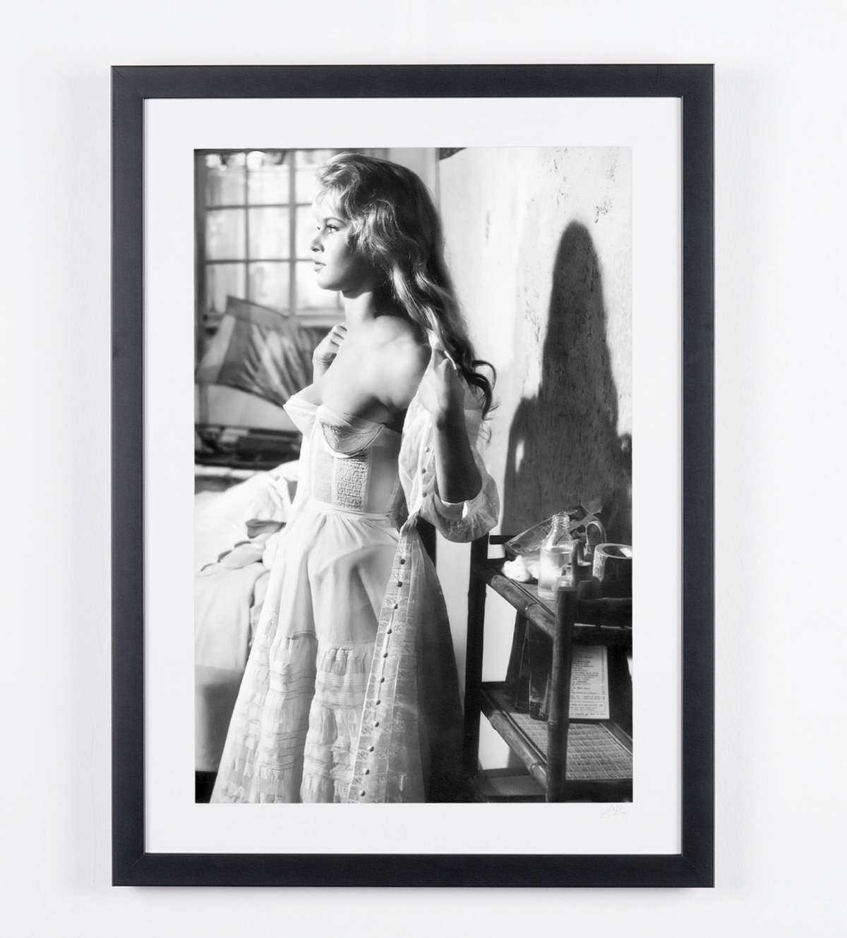 Photographie d’art de Brigitte Bardot dans Et Dieu créa la femme, encadrée à la main — édition limitée de 30 exemplaires numérotés.