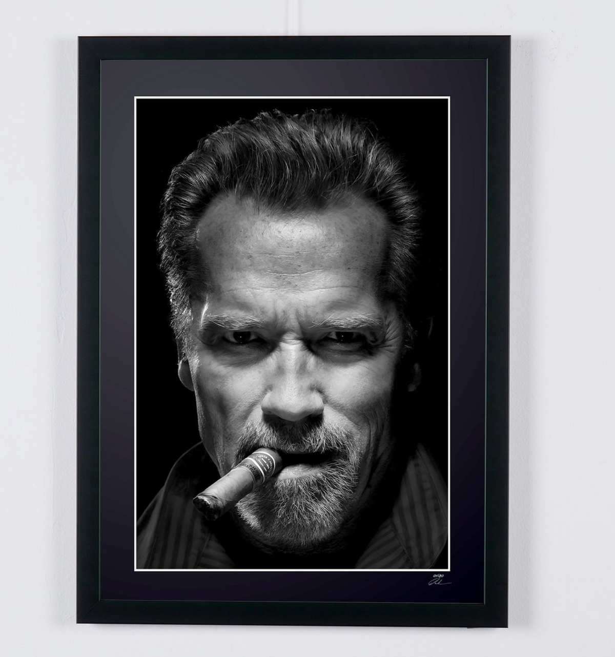 Kunstfoto van Arnold Schwarzenegger in Arnold Schwarzenegger — portret, met de hand ingelijst — gelimiteerde oplage van 30 genummerde exemplaren.