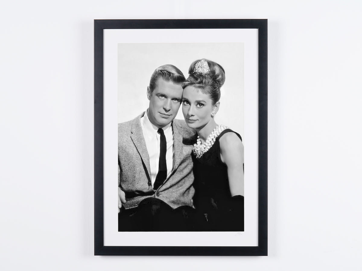 Kunstfoto van Audrey Hepburn in Diamants sur canapé, met de hand ingelijst — gelimiteerde oplage van 30 genummerde exemplaren.