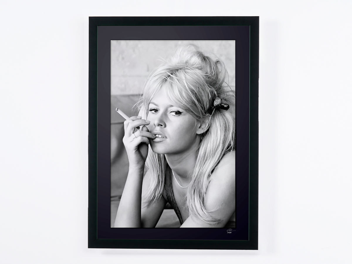 Photographie d’art de Brigitte Bardot dans Vie privée, encadrée à la main — édition limitée de 30 exemplaires numérotés.