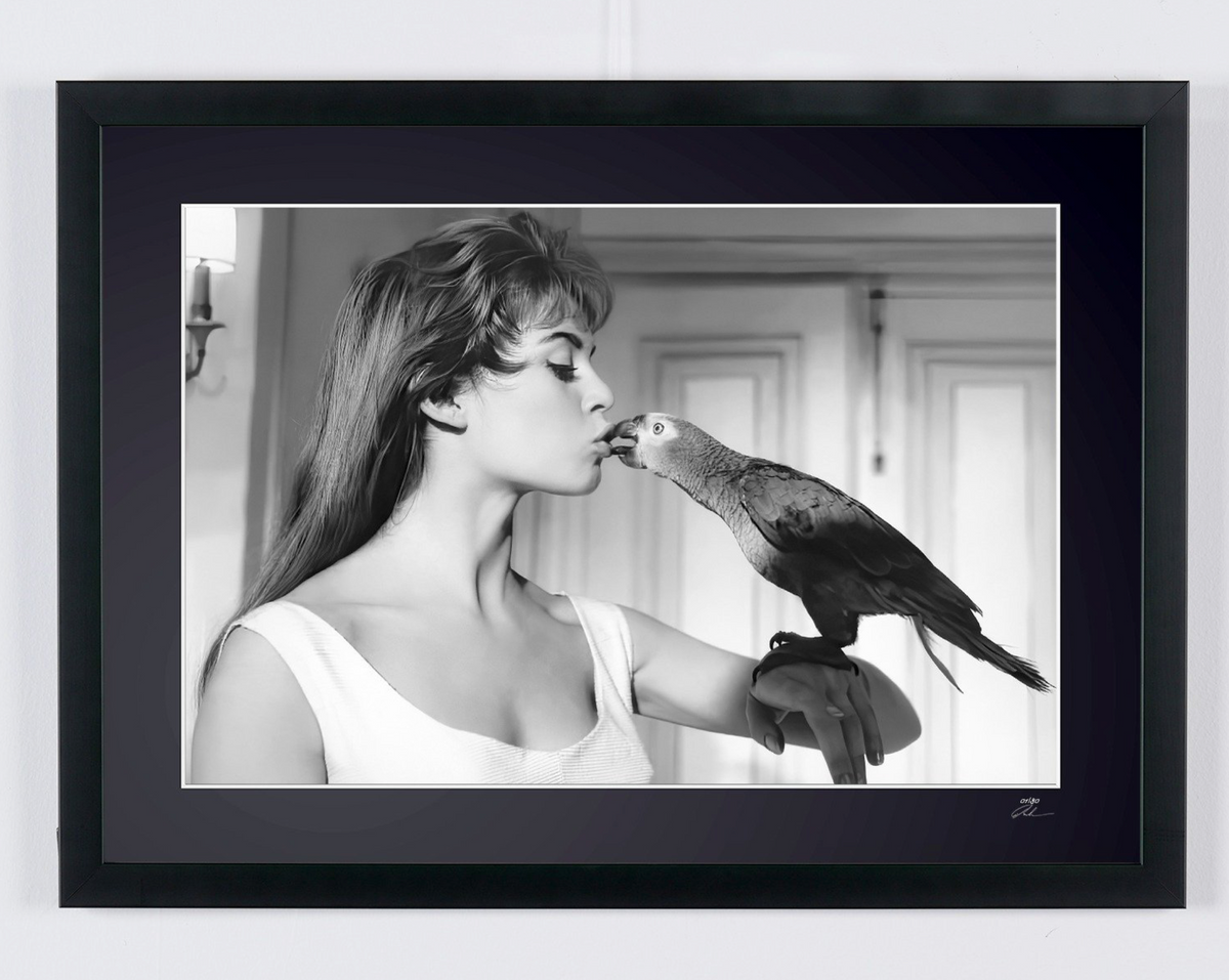 Photographie d’art de Brigitte Bardot dans Cette sacrée gamine, encadrée à la main — édition limitée de 30 exemplaires numérotés.