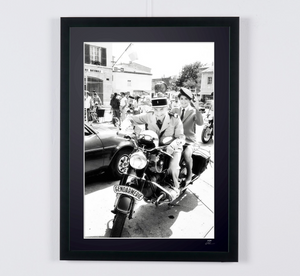 Le Gendarme de Saint-Tropez (1964) - Louis de Funès (Cruchot), on a motorbike in Saint-Tropez — framed cinema photograph