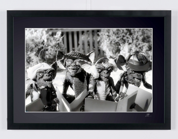 Gremlins (1984) — the Christmas carolling scene (6)