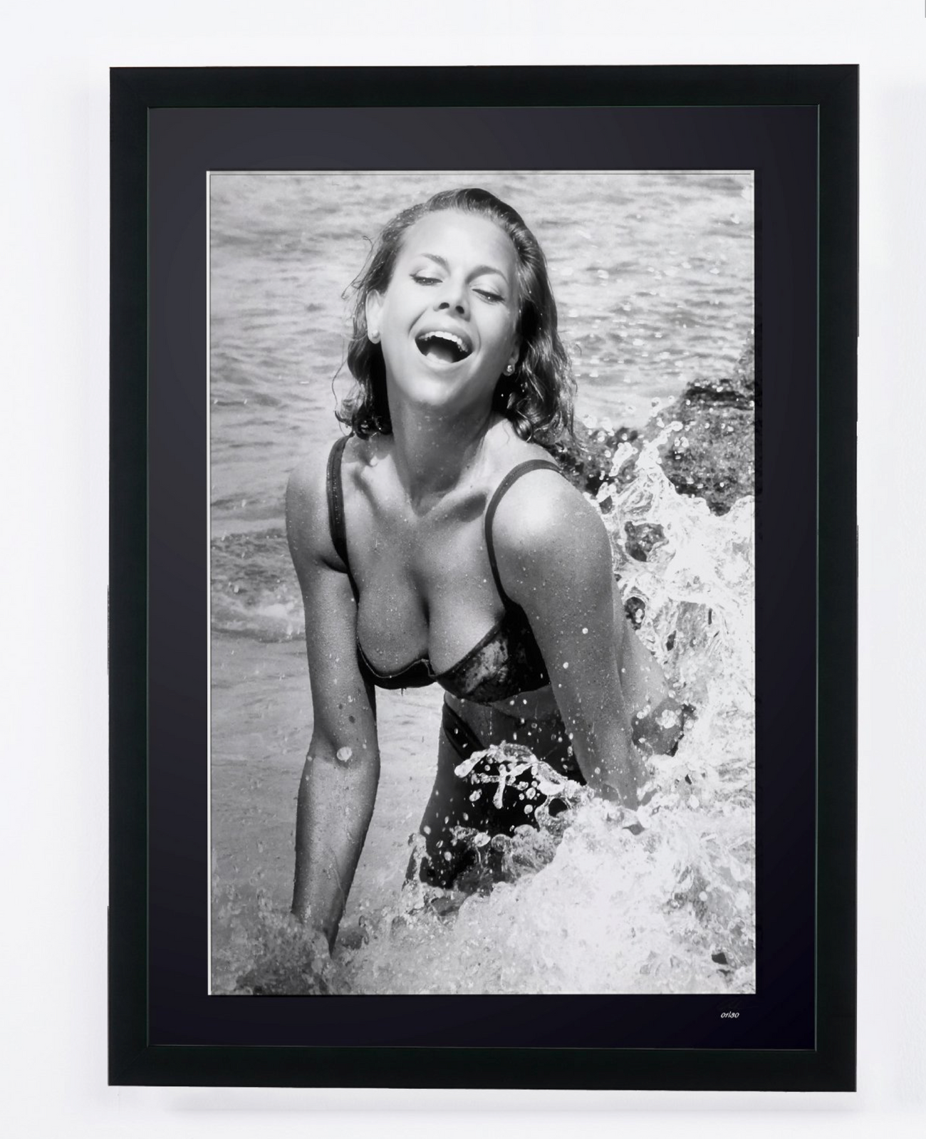 Fotografía de arte de Honor Blackman en Goldfinger, enmarcada a mano — edición limitada de 30 ejemplares numerados.