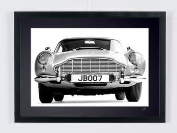 L’Aston Martin DB5 de face, plaque JB007 (1)