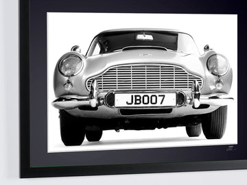 L’Aston Martin DB5 de face, plaque JB007 (4)