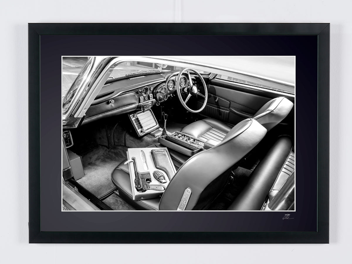 Goldfinger (1964) — interior del Aston Martin DB5