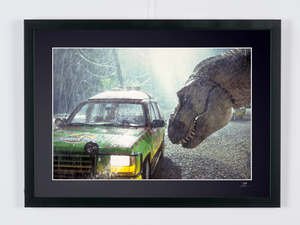 Jurassic Park - T-Rex Attack Scene — photographie de cinéma encadrée, tirage Fine Art
