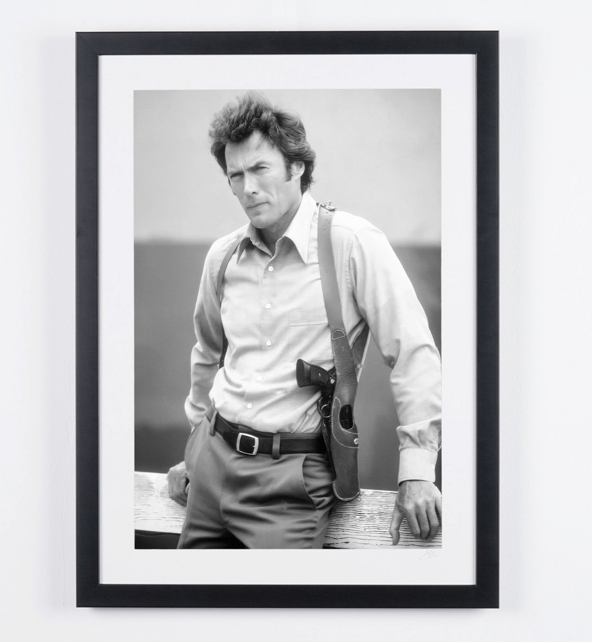 Photographie d’art de Clint Eastwood dans Magnum Force, encadrée à la main — édition limitée de 30 exemplaires numérotés.