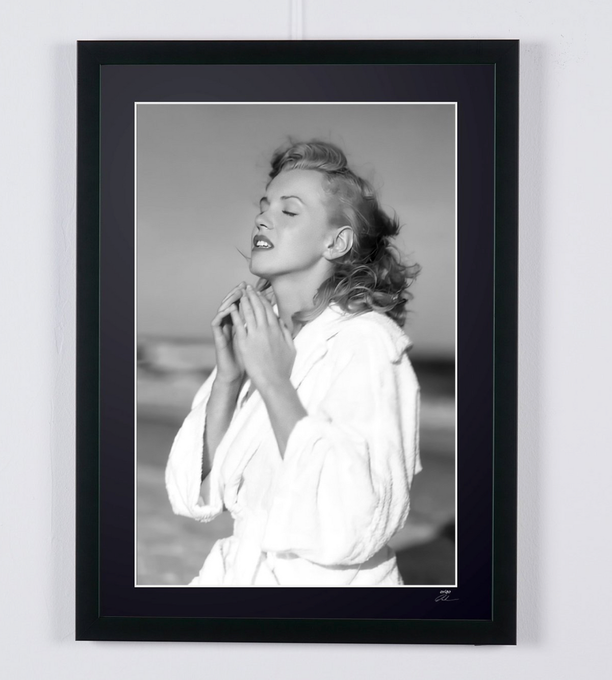 Photographie d’art de Marilyn Monroe dans Marilyn Monroe — André de Dienes, 1949, encadrée à la main — édition limitée de 30 exemplaires numérotés.