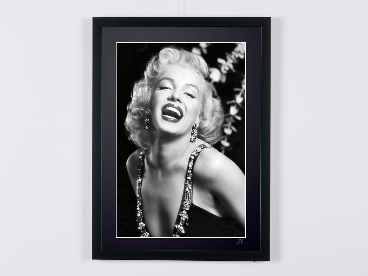 Photographie d’art de Marilyn Monroe dans Marilyn Monroe — portrait vers 1947, encadrée à la main — édition limitée de 30 exemplaires numérotés.