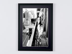 Marilyn Monroe - NYC 1955 - Photograph, Luxury Wooden Framed 70X50 cm - Original Certificate (COA), Hologram - 100% New. Shipping Reduction from 3 items. — framed cinema photograph