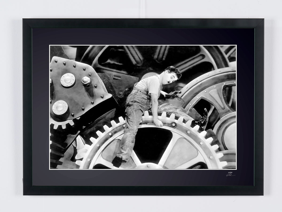 Kunstfoto van Charlie Chaplin in Les Temps modernes, met de hand ingelijst — gelimiteerde oplage van 30 genummerde exemplaren.