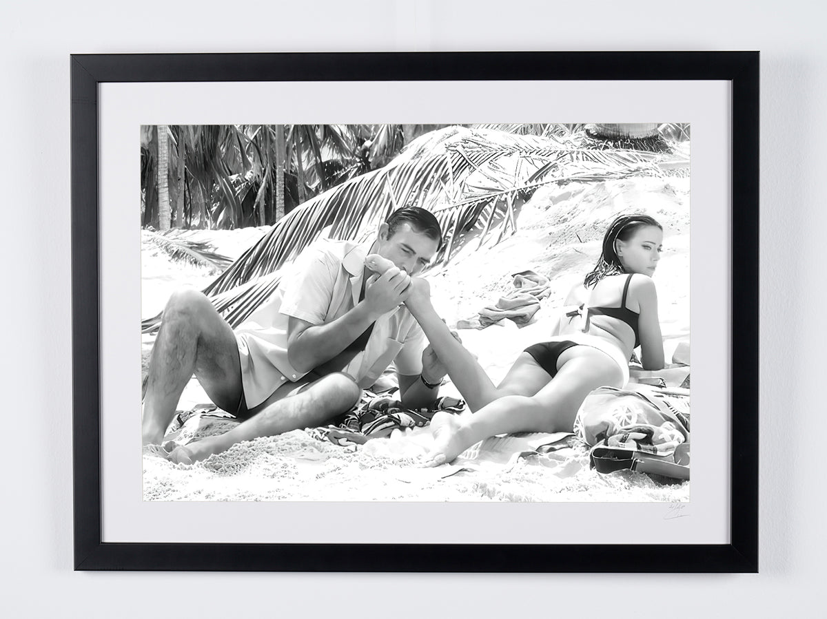 James Bond - Operación Trueno - Sean Connery y Claudine Auger — fotografía de cine enmarcada, impresión Fine Art