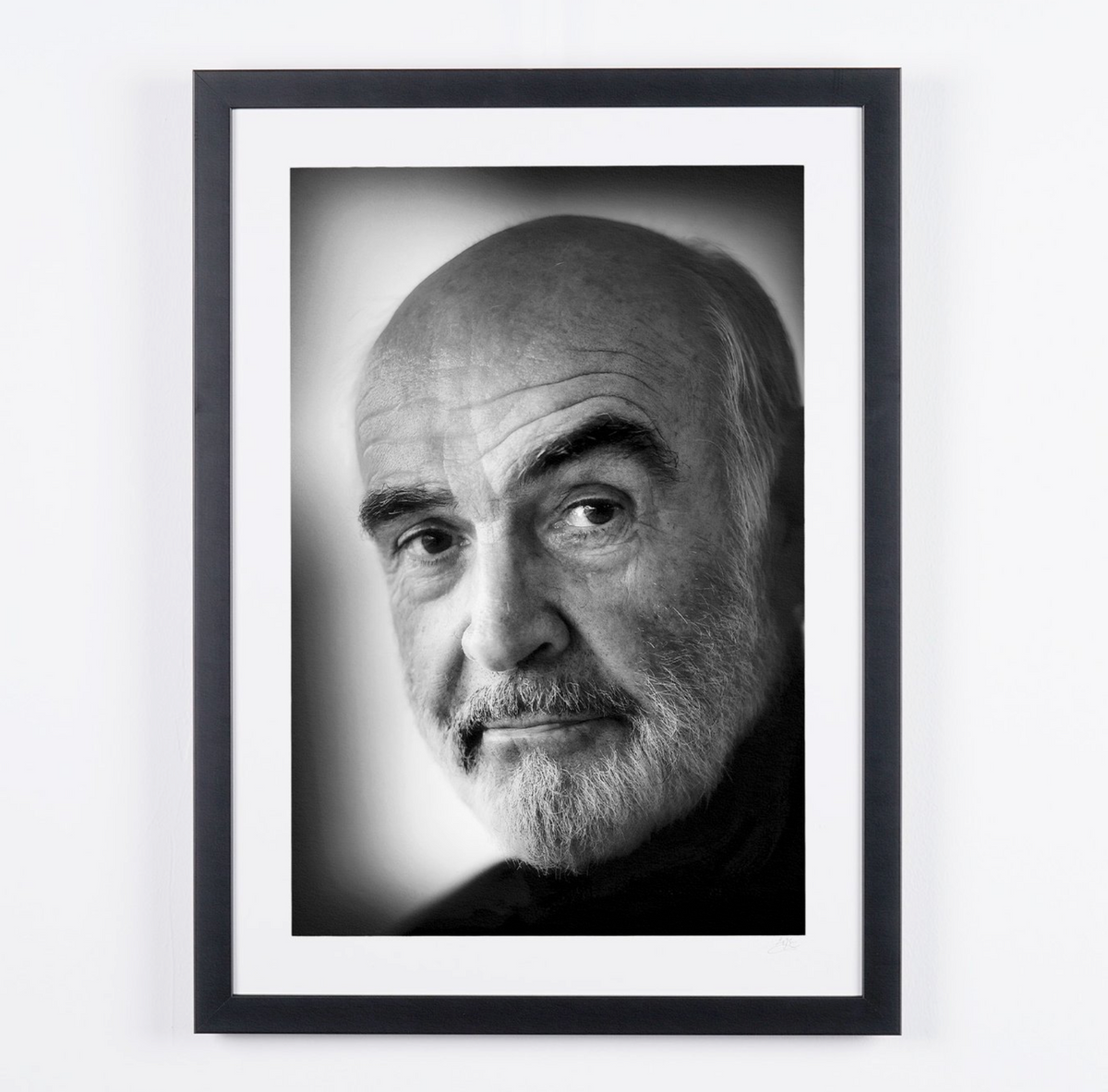 Photographie d’art de Sean Connery dans Sean Connery — portrait iconique, encadrée à la main — édition limitée de 30 exemplaires numérotés.